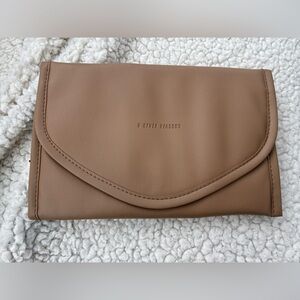 NWOT 8 Other Reasons Beige Jewelry Travel Case